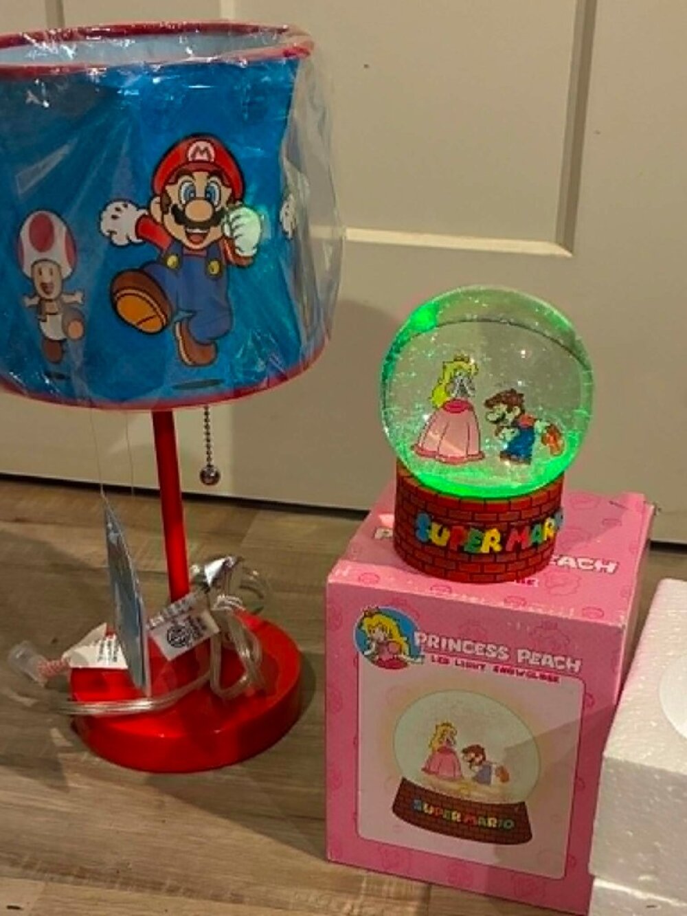 Super Mario Brothers Table lamp, & Peach/mario LED snowglobe (hard to find!)NEW